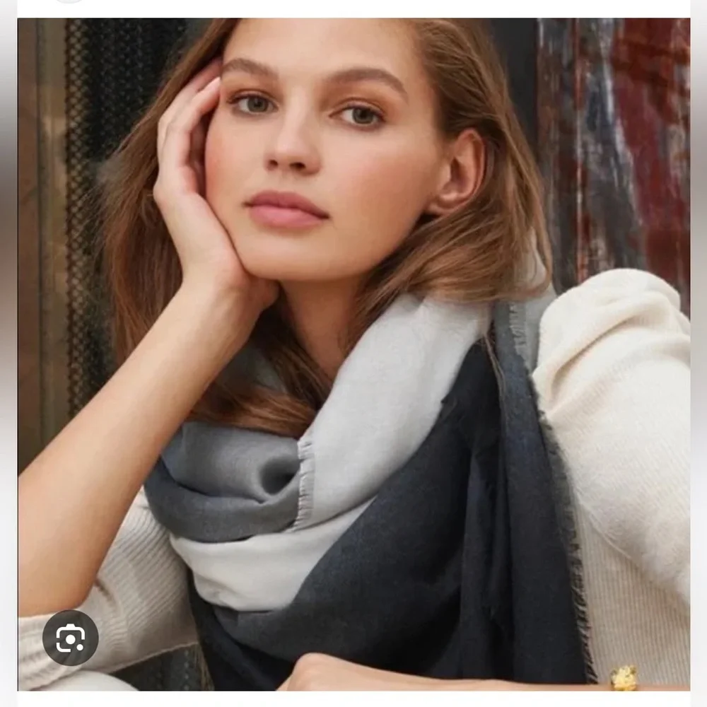 Carly Cushnie Ombre Scarf / Wrap  NWT - Picture 5 of 5